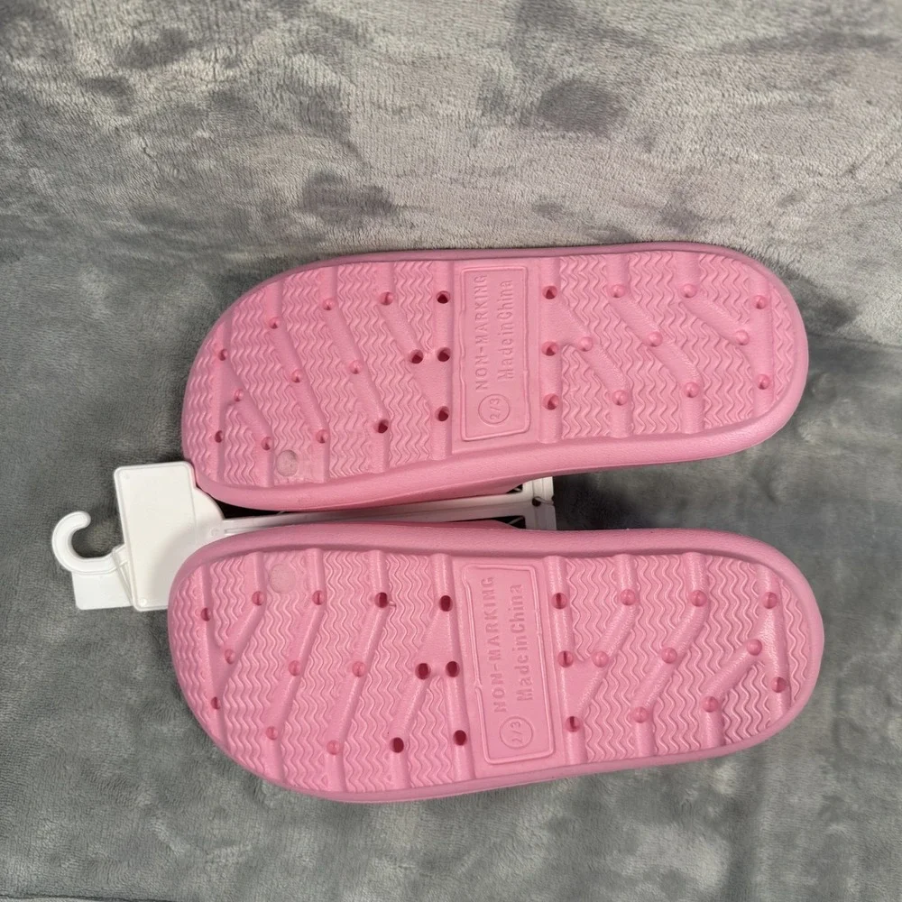 NWT Pink Hello Kitty Slides, Sz‎ 2/3